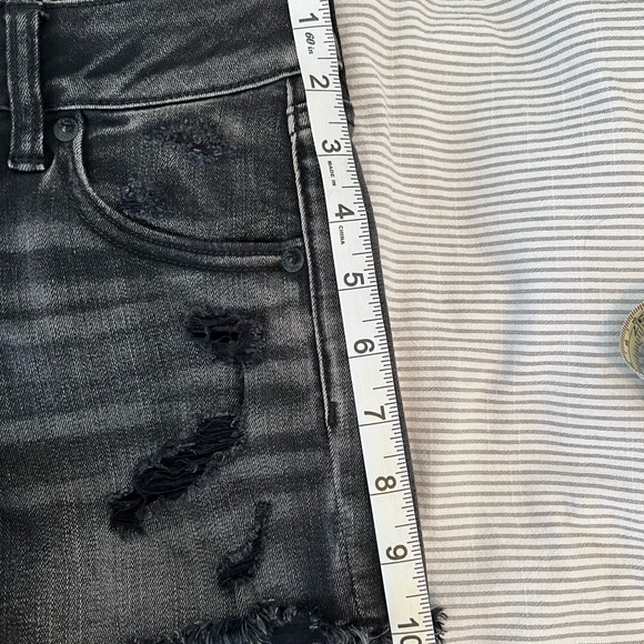 American Eagle distressed black denim shorts size 0 - Picture 5 of 6